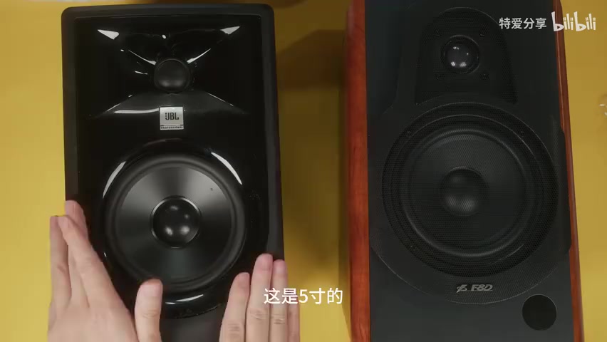 两款音响背面接口对比特写
