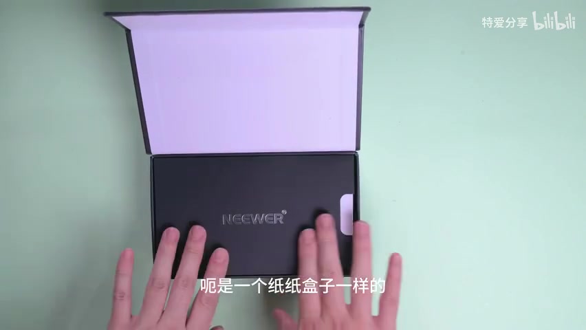 磁吸片特写及与麦克风本体的搭配方式