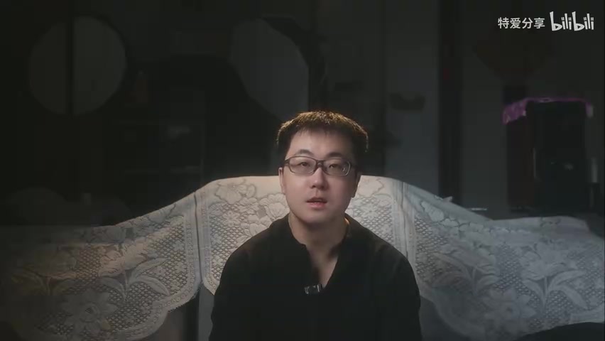 苹果直营店店员拒绝处理的画面