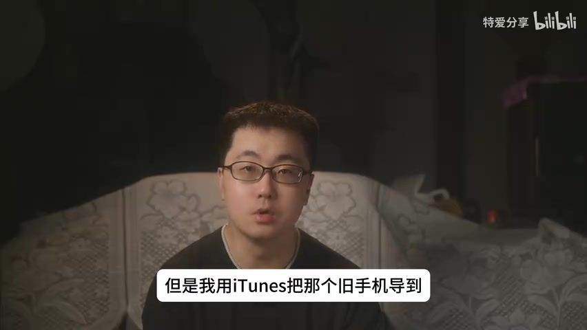 两台手机语言设置不同的对比画面