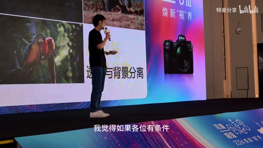 手持贴胸拍摄演示