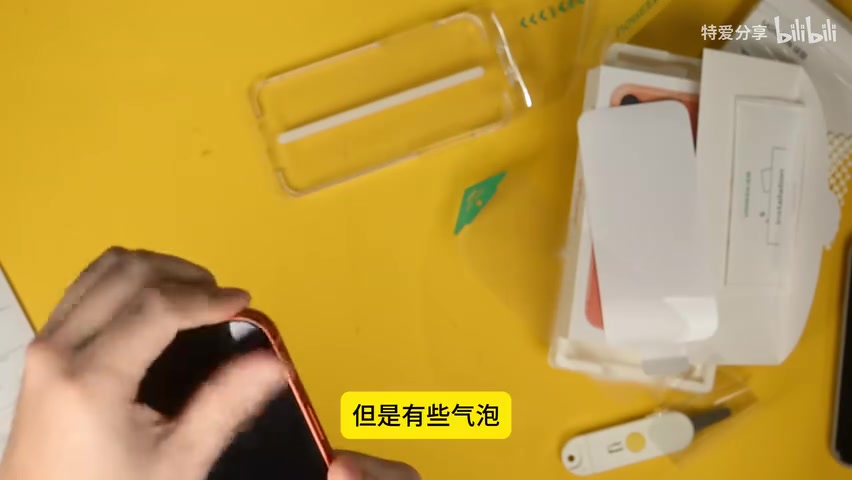 开箱配件全家福：数据线、说明书、贴膜