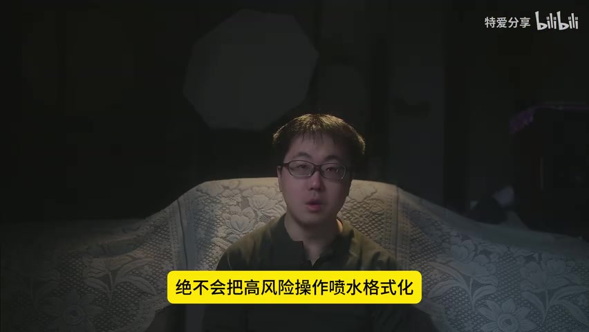 牙刷误触喷水的画面