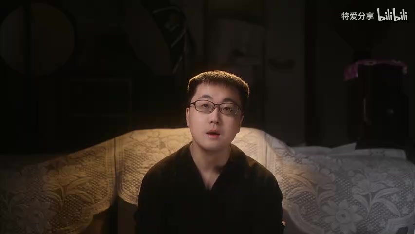博主面对镜头总结画面